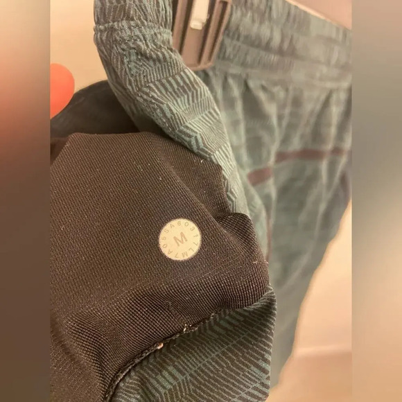 Lululemon Pace Breaker Short Linerless Dark Emerald Black Size Medium - Picture 6 of 7